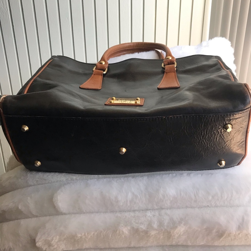 🟨Woman’s Large Valentina Black and Tan Leather Tote - Picture 3 of 16